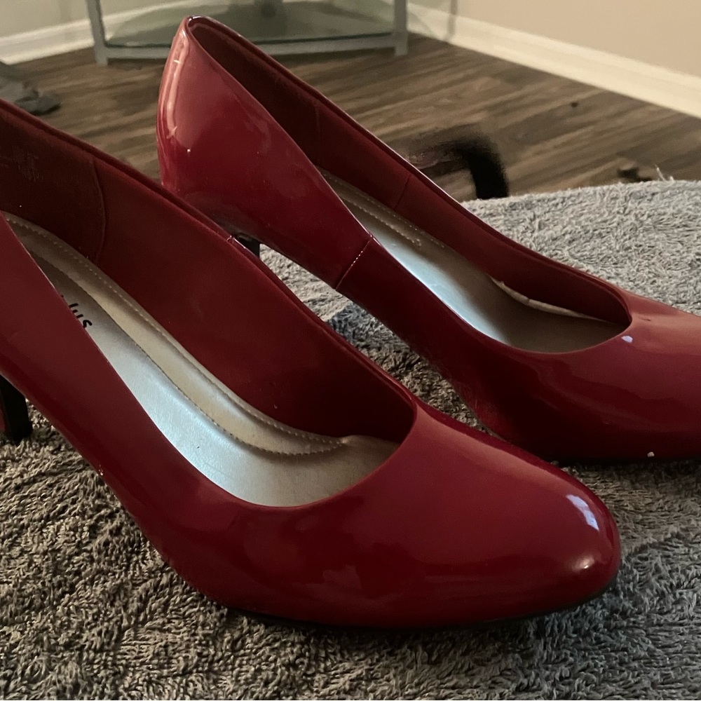 Used Red Short Heels 👠 Wide Width